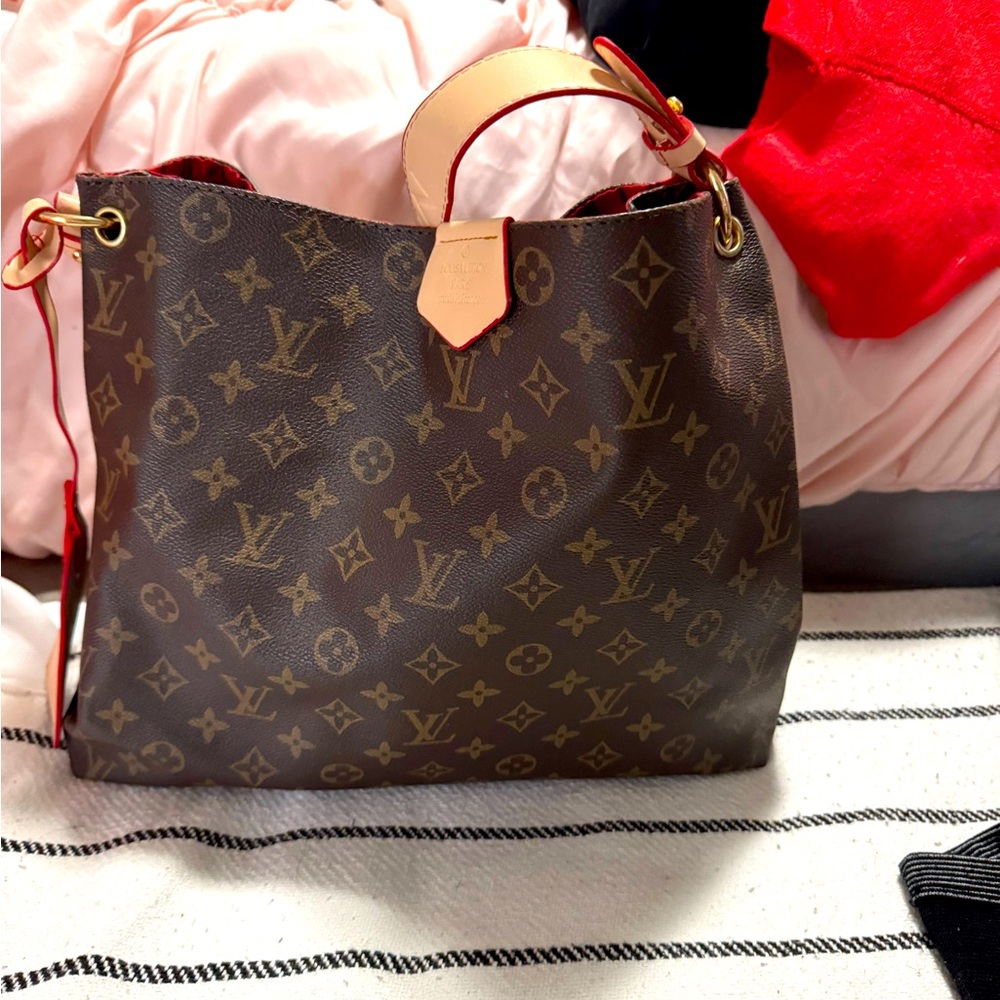 Not real) lv handbag it is pre-loved great Cond
